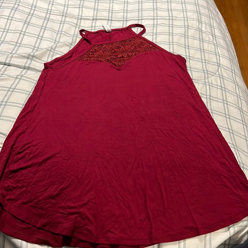 Super cute razorback, tank top lace detail in front.
